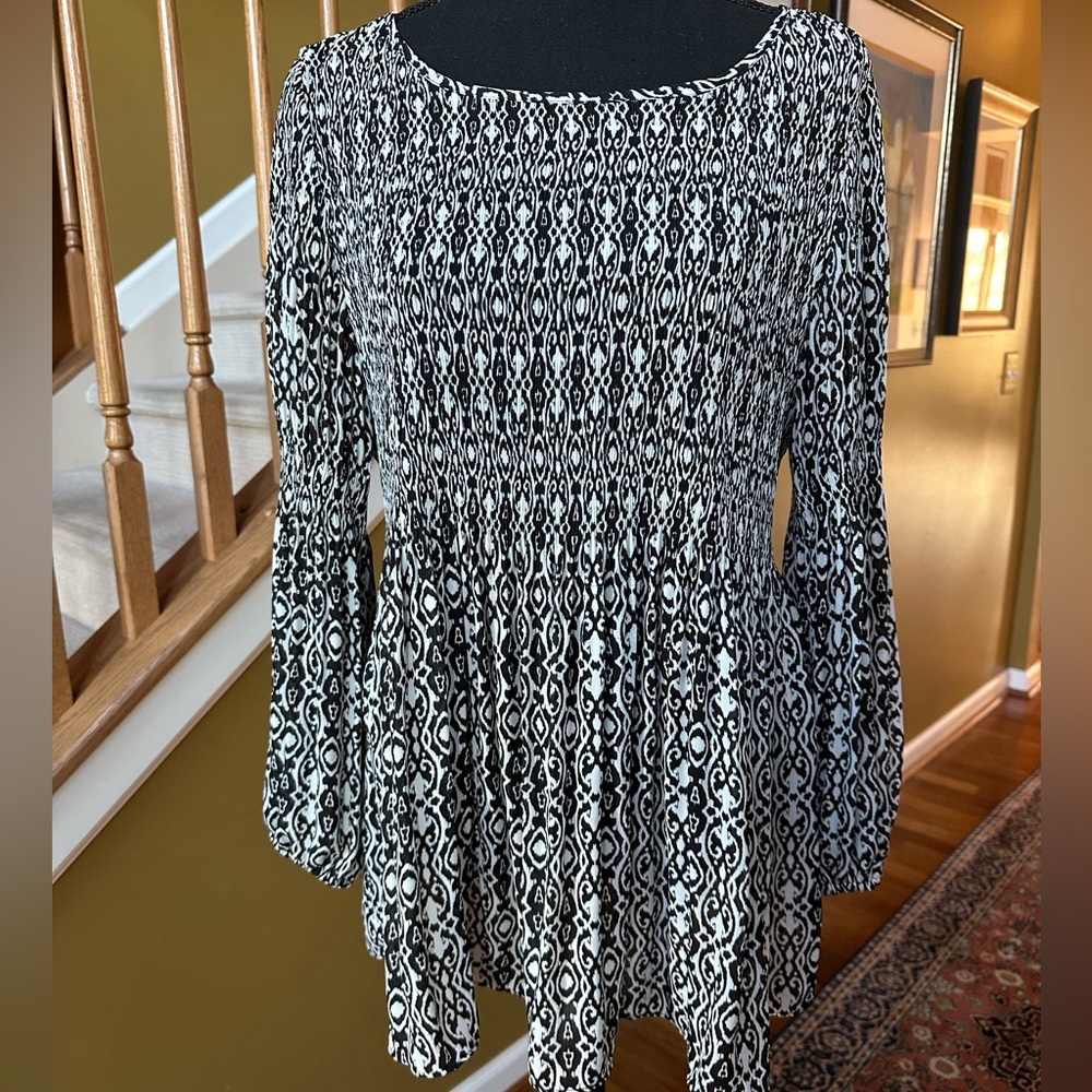 Floral & Ivy Black & White Tunic-length Blouse with Elasticized Bodice